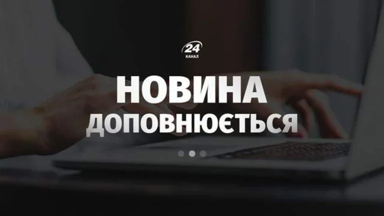 Рятувальники на місці пожежі в бізнес-центрі в Києві, 20 серпня 2026 року