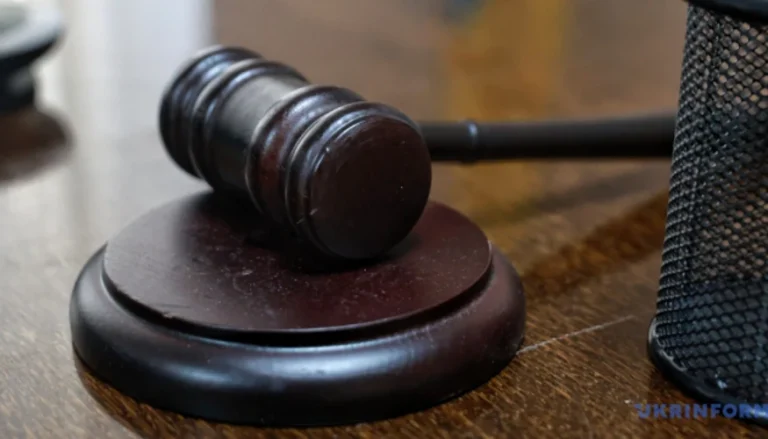 Федеральна суддя Жанетт Варгас під час оголошення рішення про скасування візової заборони адміністрації Дональда Трампа для